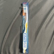 1 New Vtg 2002 ORAL-B Advantage Toothbrushes Soft Bristle Indicator Yellow Color - $14.99