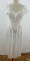 Vintage Cinema Etoile Women&#39;s S Nightgown Stretch Lace Bodice Nylon Gown White - £33.92 GBP