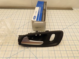 Ford GJ5Z-5822601-BB Interior Door Handle Black Drivers LH - €22,73 EUR