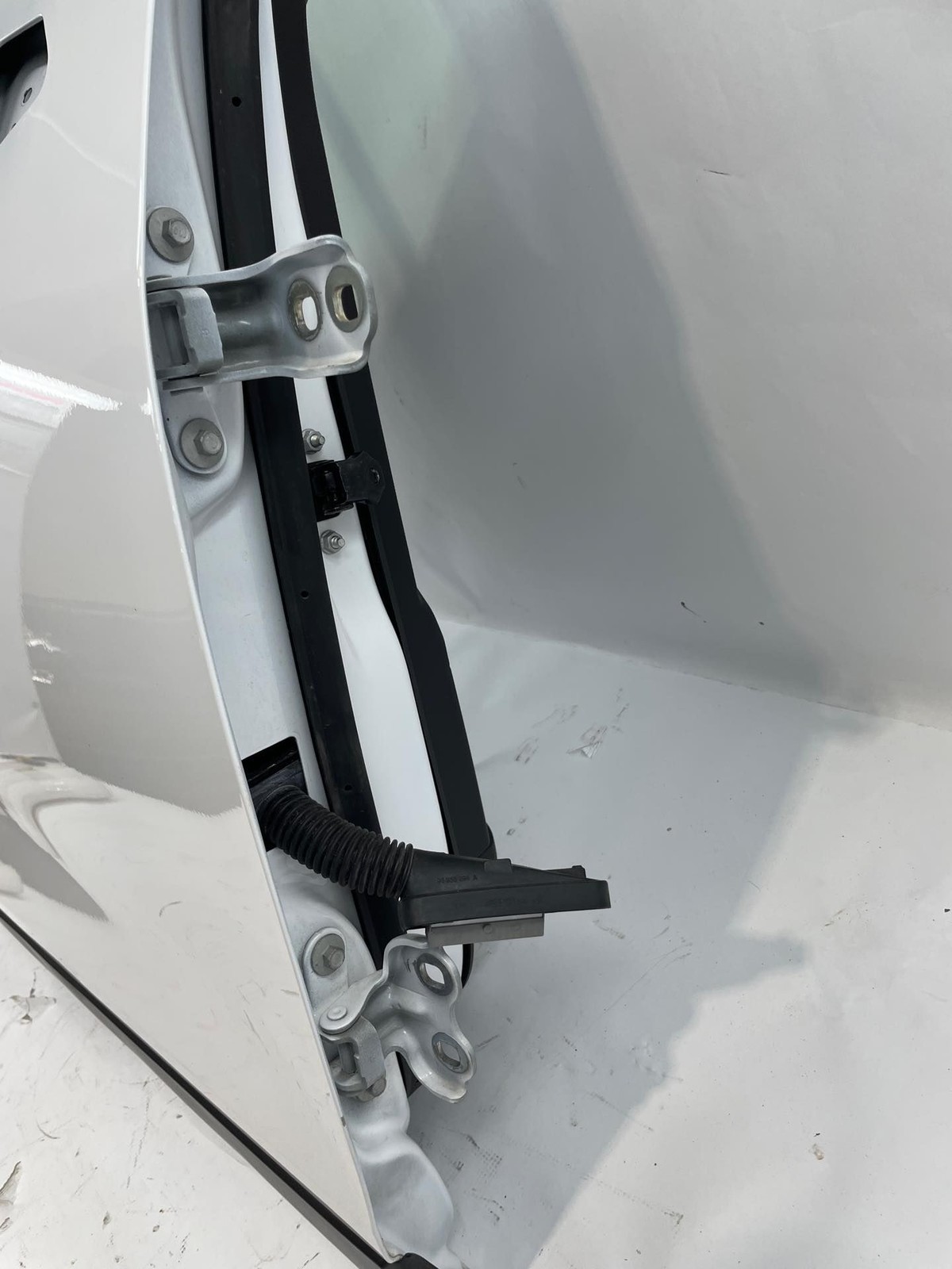 2013-2022 Chevy Trax LS RH Passenger Front Door Assembly W/ Glass & Panel White Item image 8