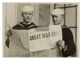 WW1 Soldiers Reading Newspaper &quot;Great War Ends&quot; World War 1 5X7 Photo - £6.68 GBP