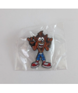 New Crash Bandicoot Giving Peace Sign Video Game Hat Lapel Pin - £5.33 GBP