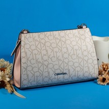 Calvin Klein Signature Handbag Women Logo Color Coral/Pink Crossbody Bag - $1,916.83 MXN