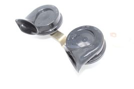 00-06 BMW X5 E53 LOW & HIGH TONE HORNS PAIR Q7703 image 2