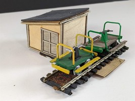  Unbranded Wood Handcar Shed, Tool Shanty, 2 Hand Cars HO Building Built - £23.35 GBP