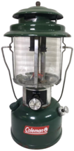 Coleman Model 220J Vintage 2 Mantle Camping Lantern In Box 05/77 - $1,206.31 MXN