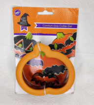 Wilton Comfort Grip Pumpkin &amp; Bat COOKIE CUTTER Set Halloween - £4.73 GBP