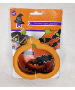 Wilton Comfort Grip Pumpkin &amp; Bat COOKIE CUTTER Set Halloween - £4.64 GBP