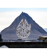 &quot;Millennium Falcon Inspired Enamel Pin – Perfect for Star Wars Fans&quot; - €10,29 EUR