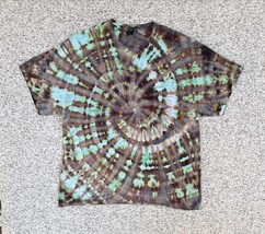 NEW Gilden Men’s Bright Green Brown Spiral Ice Tie Dye Short Sleeve Shir... - €16,87 EUR NEW Gilden Men’s Bright Green Brown Spiral Ice Tie Dye Short Sleeve Shir... - €16,87 EUR