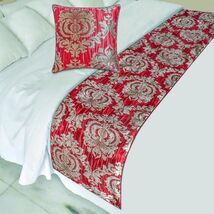 The HomeCentric Jacquard Red Decorative Bed Runner and Pillow Cover - Cr... - €54,07 EUR+