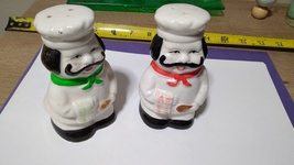 Vintage chef&#39;s salt and pepper shakers green and red - £19.12 GBP