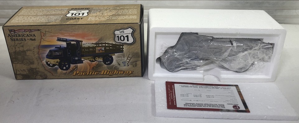 FIRST GEAR AMERICANA MACK TRUCK US101 AC BULLDOG STAKE BED. Item image 2