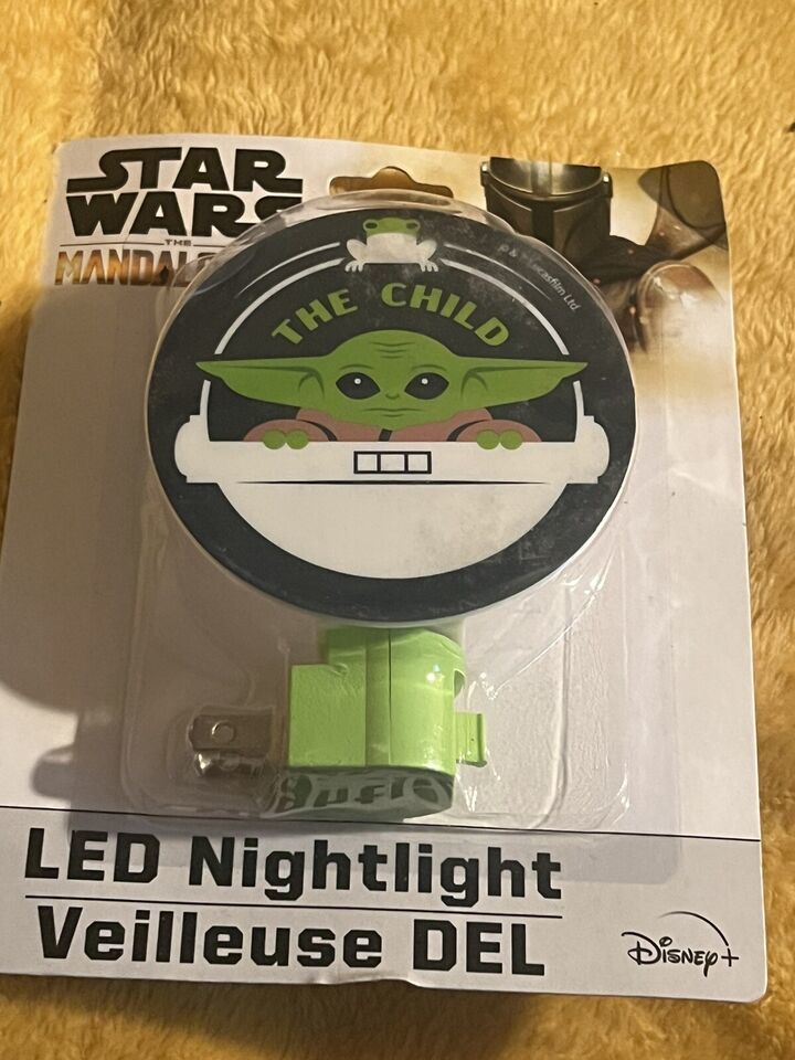 NEW Disney Mandalorian Baby Yoda The Child Star Wars Nightlight and Rotary Shade - $6.19