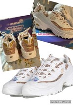 NIB SKECHERS D’LITES FAME &amp; FORTUNE WHITE/GOLD 9.5 AIR COOLED MEMORY FOA... - $1,461.11 MXN