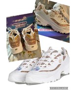 NIB SKECHERS D’LITES FAME &amp; FORTUNE WHITE/GOLD 9.5 AIR COOLED MEMORY FOA... - $1,461.11 MXN