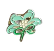 Flower  Pin Badge - $79.38 MXN