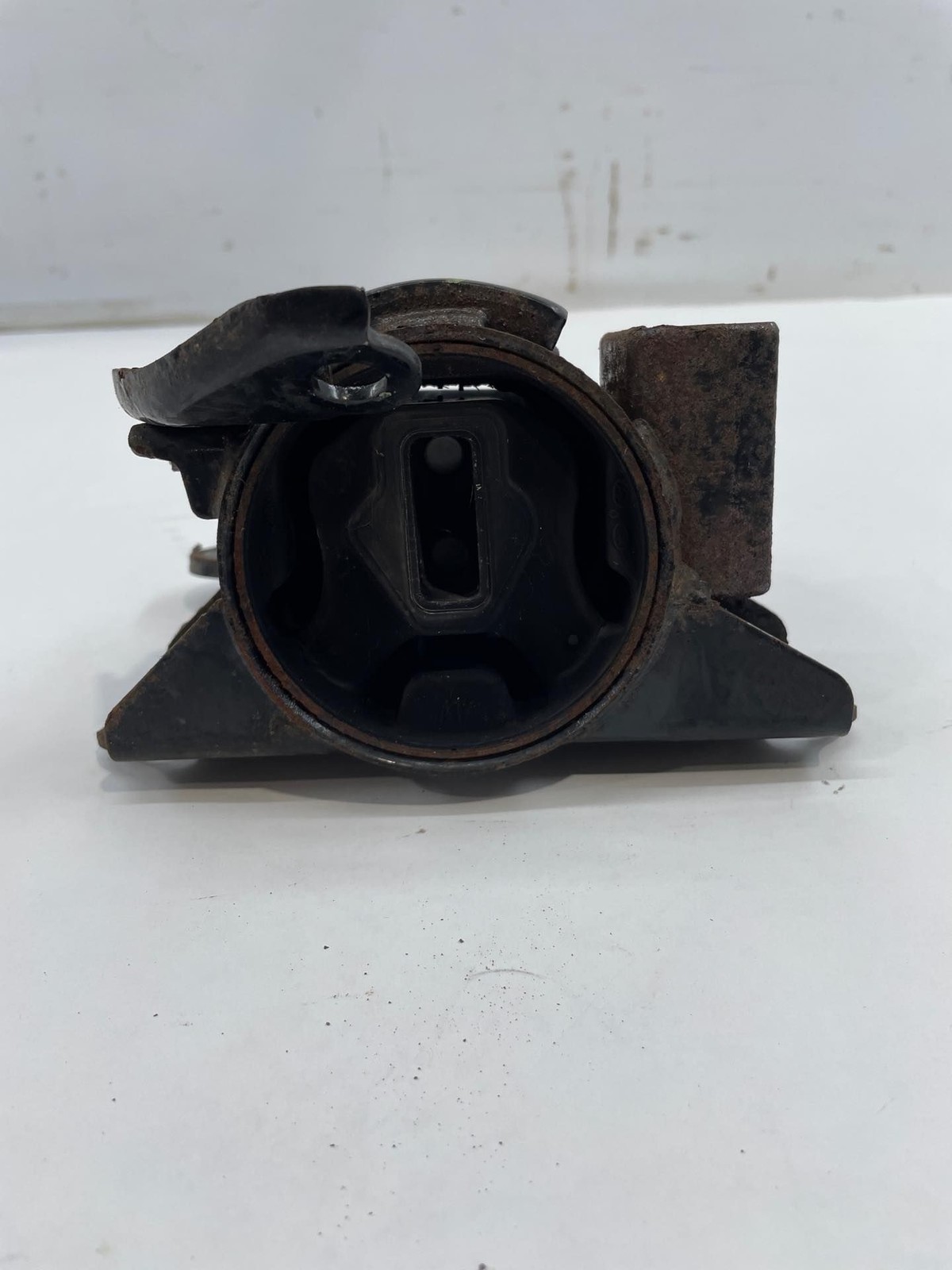 2012 Kia Soul 2.0L LH Driver Left Transmission Frame Mount OEM Item image 6