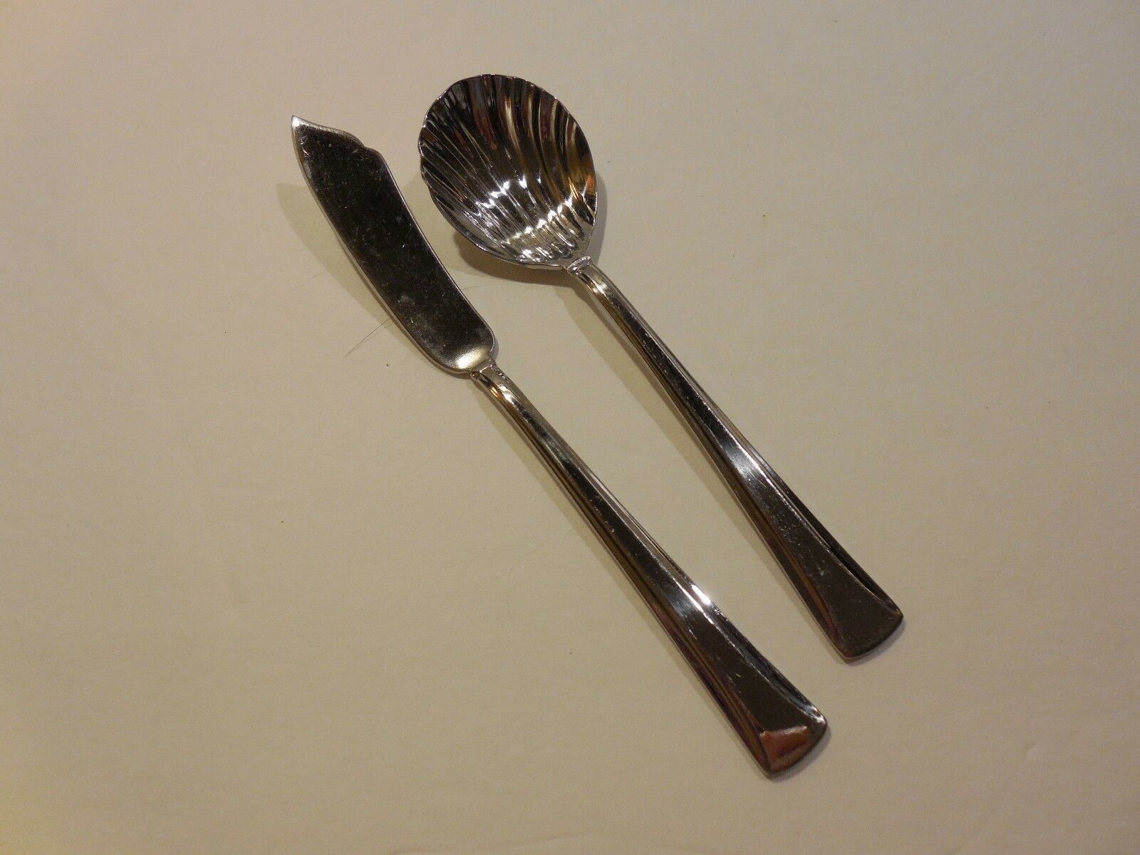 Gorham  18/8 Glossy Nordic Butter Knife &amp; Sugar Shell - $6.92