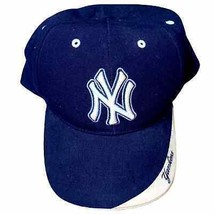 New York Yankees Vintage Navy and Cream adjustable baseball cap. - £14.11 GBP