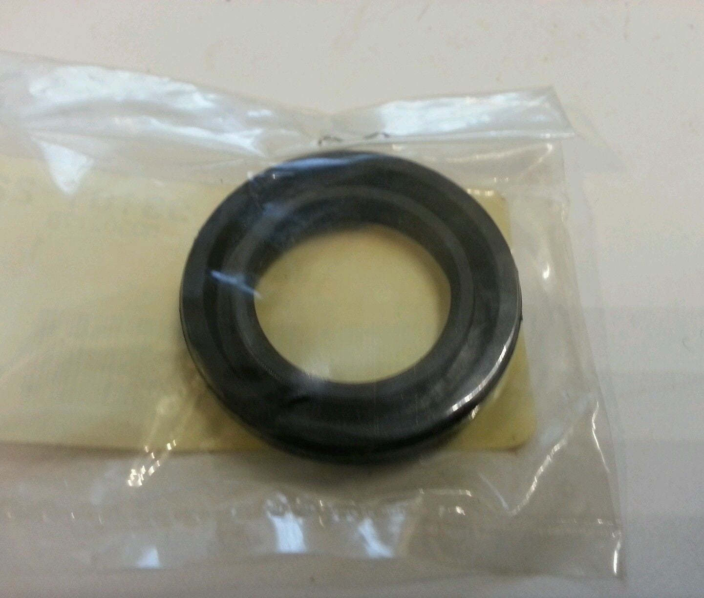 1984-2006 genuine Yamaha oil seal 25-55 HP NEW 93101-22067-00 HD Outboard - $9.00