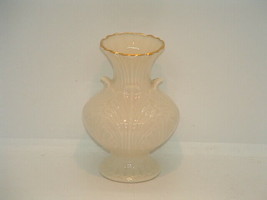 Pre-Owned Small White Leaf Design Lenox Vase - £15.55 GBP