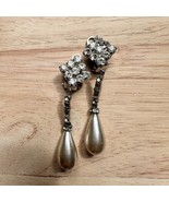 Vintage Hollywood glam rhinestone and pearl clip on drop earrings.Old ti... - $47.04