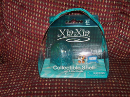 Xia-Xia Blue Shell with yellow fish Collectible shell and 2 little friends NEW - $17.02