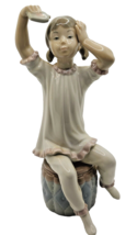 Lladro #1148 &quot;Girl Shampooing&quot; Girl Washing her Hair Figurine - £27.69 GBP