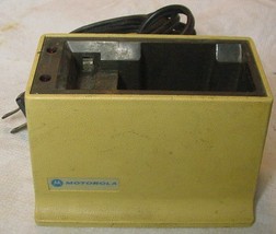   MOTOROLA VHF RADIO SPIRIT CHARGER NLN4508B Output 1.3VDC Per Battery 1... - £3.57 GBP