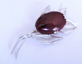Vintage silver tone tone filigree &amp; red polished natural stone flower brooch - £15.95 GBP