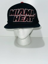 Adidas Miami Heat Men&#39;s Black Embroidered Adjustable Snapback NBA Baseball Hat - £23.38 GBP