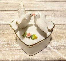 VTG Dove Lovebird Heart Porcelain Lidded Trinket Box Lid Trimmed In Gold Japan  - £7.10 GBP