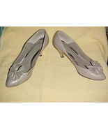 Connie Gray Classic Pumps/ Heels-With Toe Bow Accent-6.5M;2&quot; heel;V-cut ... - £7.85 GBP
