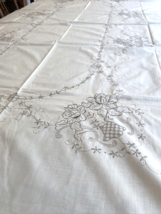 Vintage Chinese Hand Embroidered Tablecloth &amp; 12 Napkins Cream NWT - £37.96 GBP