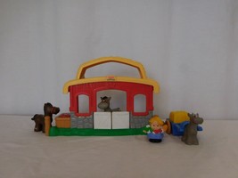 Fisher Price 2003 Little People Animal Sounds Stable Barn &amp; Animals - $15.86