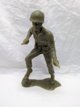 Vintage Soldier With Pistol 5&quot; Plastic Army Men Toy - $14.84