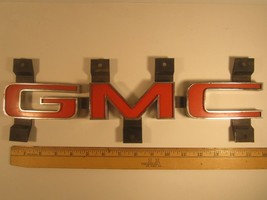 Original Vintage Plastic Car Emblem GMC [Y64] - £45.13 GBP