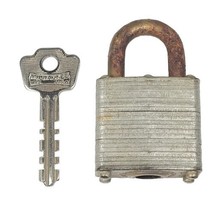 Vintage Master Lock 017 With Original Key Milwaukee Wi Made In Usa Works - £3.98 GBP