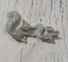 Vtg GERRYS Squirrel Brooch Lapel Hat Scatter Pins Set/2  1.5&quot; &amp; 1&quot; Mom &amp; Baby - £9.46 GBP