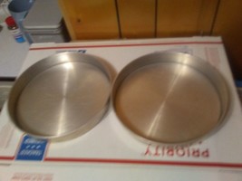 Vintage aluminum cake pans with removable bottoms - £37.25 GBP