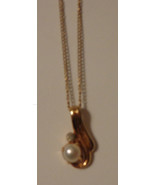 Antique Necklace: Gold Toned Chain with Pearl Pendant - €42,73 EUR