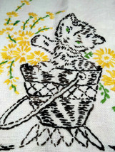 Darling Vintage Embroidered Kitten &amp; Floral Graphic Linen Kitchen  Dish Towel - £14.38 GBP