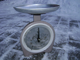 LOT-165  VINTAGE  SOVIET USSR WEIGHT SCALES UP TO 5 KG - $18.81