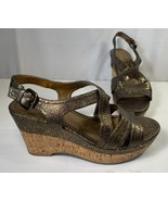 Franco Sarto Wedge Sandal Womens 8.5 Heels Shoes Metallic Leather Upper ... - $357.32 MXN