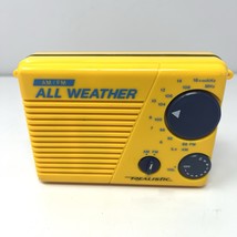 Vintage Realistic All Weather AM FM Radio Yellow Portable New Batteries ... - €16,98 EUR