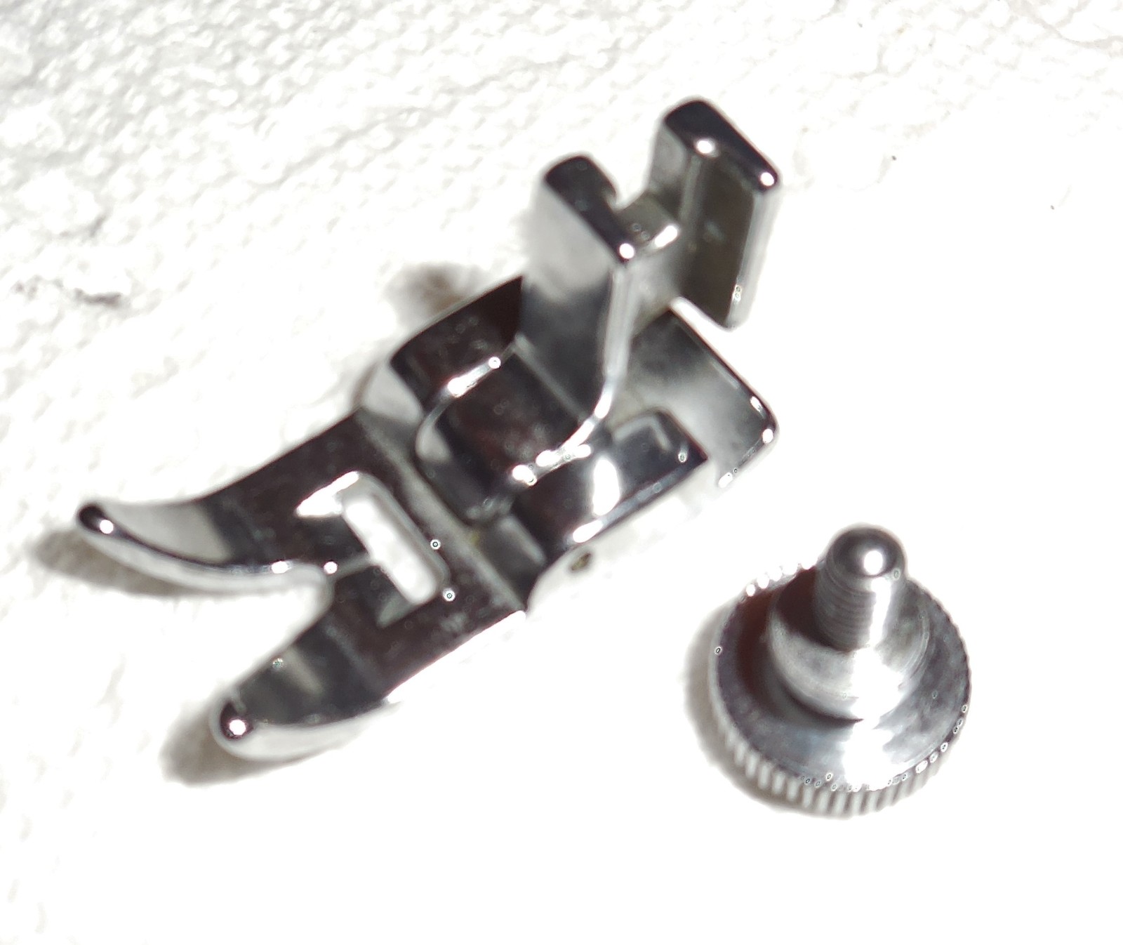 Kenmore 148.13101 Low Shank Zig Zag Presser Foot w/Mounting Screw Used Works - £7.86 GBP