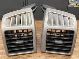 2004-2012 Chevy Colorado Left And Right  A/C Air Dash Vent Pair - $54.44