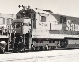 Atchison Topeka &amp; Santa Fe Railway Railroad ATSF #8760 U36C Electromotive Photo - £7.58 GBP