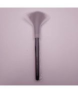 Laura Mercier Fan Powder Brush Factory Sealed - $424.06 MXN